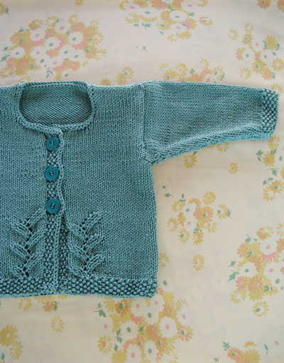 Knit a one-button baby&apos;s cardigan: free knitting pattern