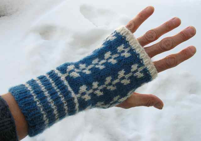 another knitting blog: N
oro Fingerless Mitts