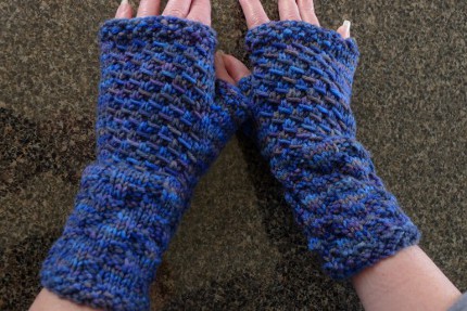 textured fingerless gloves