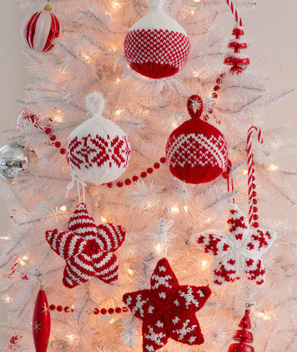 Knit some cute ball and star ornaments for the tree