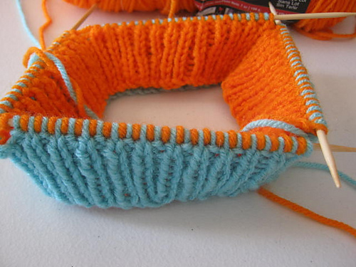 How to knit two hats at the same time on the same needles