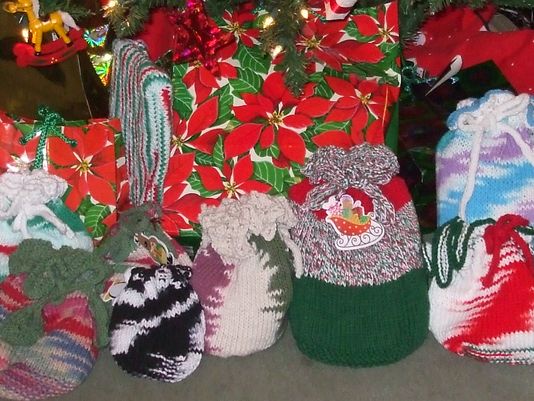 Knit gift bags to make Christmas a little greener.