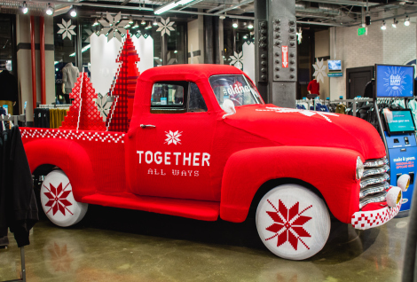 Check out this awesome yarnbombed truck at the San Fransisco Old Navy flagship.