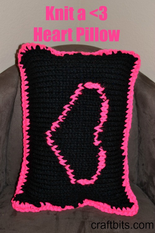 Knit a pillow with the <3 symbol