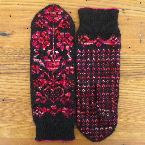 Knit a piar of gorgeous mitts inspired by austria