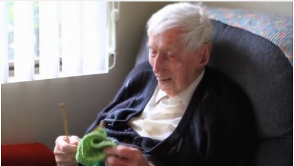 austraila's oldest man is also a knitter