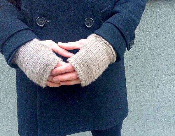 knit an easy pair of fingerless gloves for men