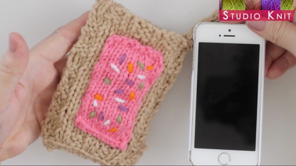 knit a pop tart inspired phone cozy