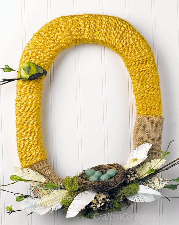 make a spring wreath wrapped in yarn