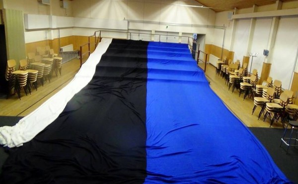 Knit Estonian flag will be the world's largest.