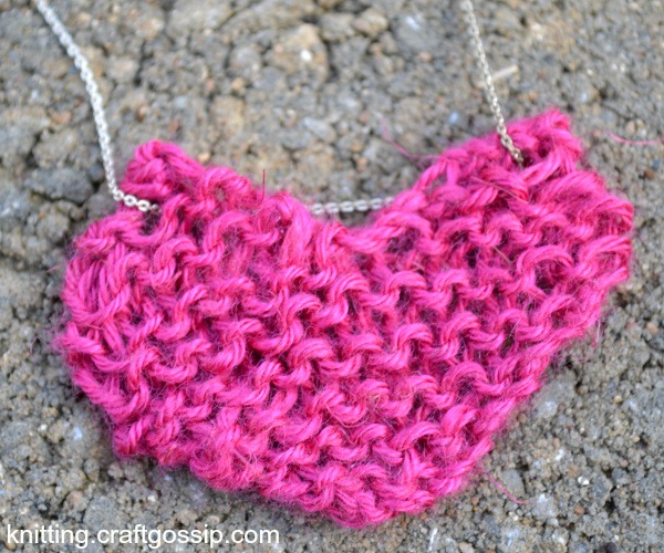 How to knit a heart pendant for Valentine's Day.