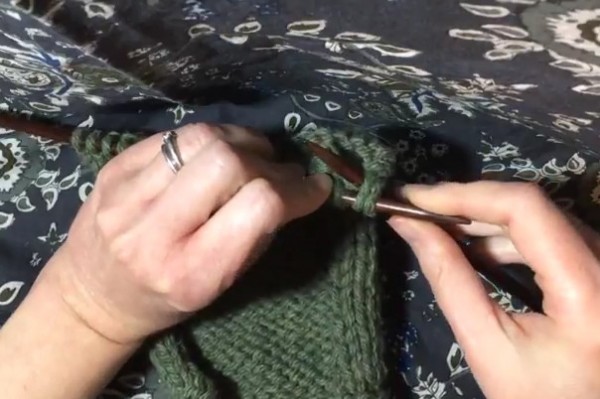 Learn how to bind off in a way that's stretchy and not too tight!