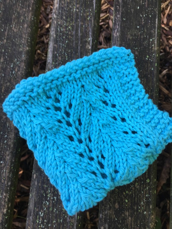 Vine lace dishcloth knitting pattern.