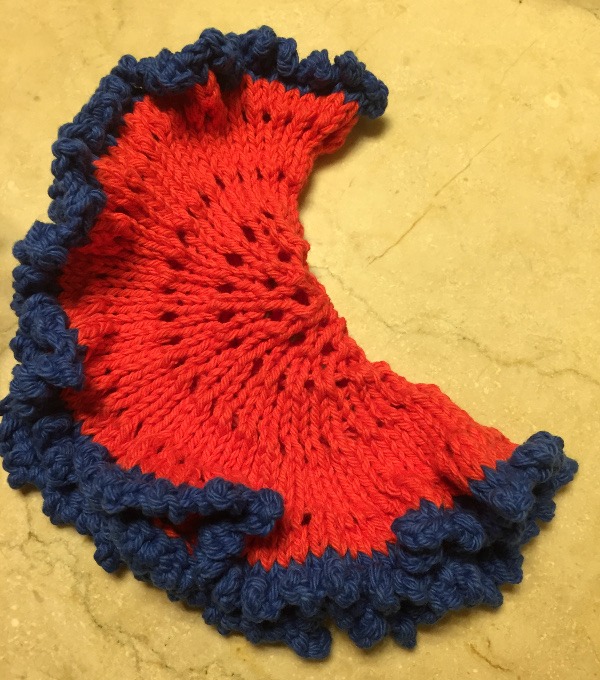 Knit a frilly circle dishcloth with Knitted Kitchen.