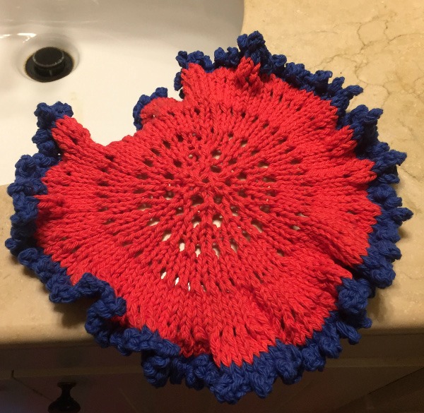 Knit a frilly circle dishcloth with Knitted Kitchen.