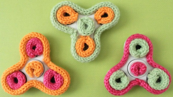 knit embellishments for your fidget spinner