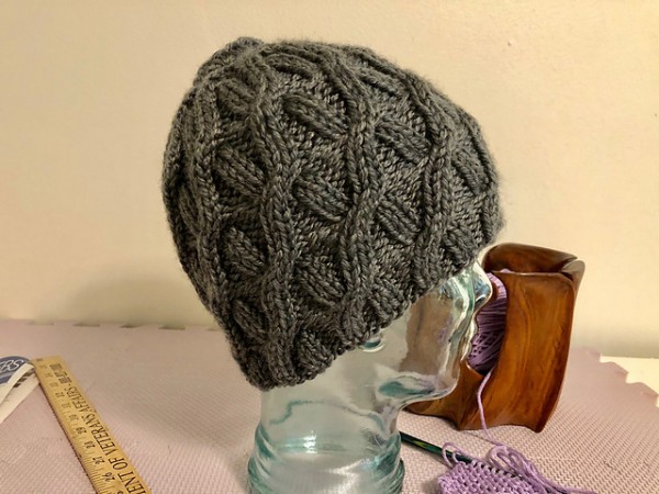 cabled messy bun hat knitting pattern