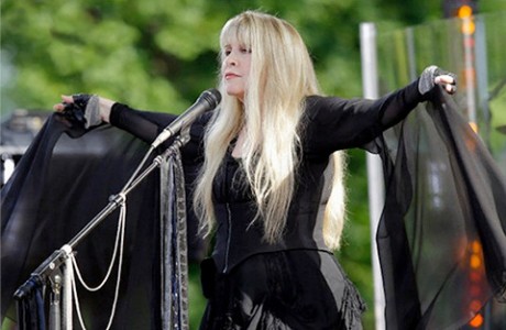 Stevie Nicks is looking for a new shawl