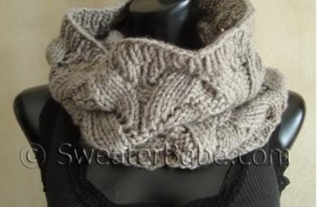 Free Sweater Babe pattern for Oct. 2014: the Deluxe Cowl