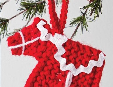 Check out the Yarnspirations holiday decor lookbook.