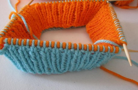 How to knit two hats at the same time on the same needles