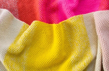 Knit a multicolored cowl in simple seed stitch.