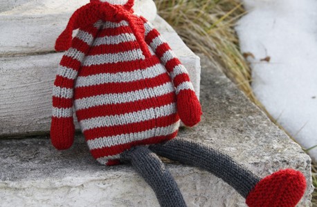 Knit Julius the elf and other great Christmas patterns from DROPS Design.