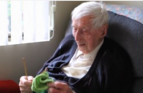 austraila's oldest man is also a knitter