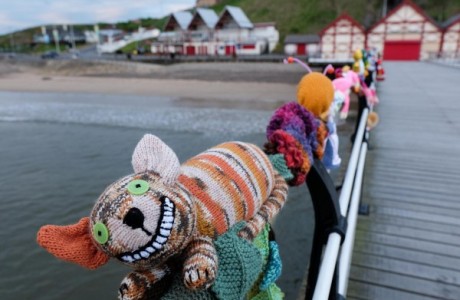 alice in wonderland yarn bombing