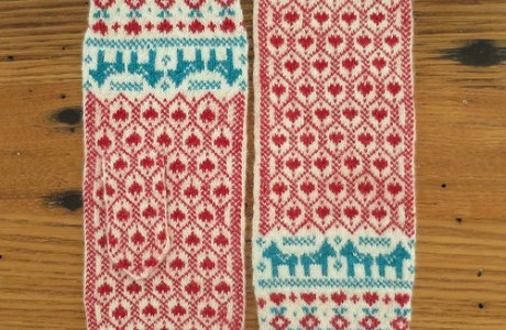 heart dala mittens