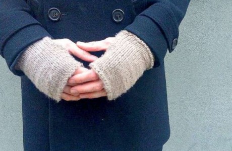 knit an easy pair of fingerless gloves for men