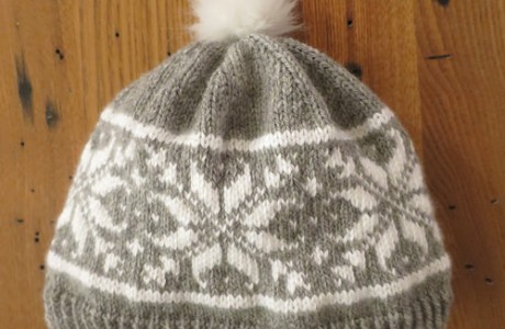 knit and easy colorwork snowflak hat