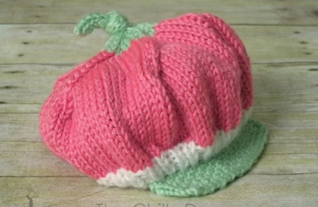 knit a sweet strawberry hat for a baby