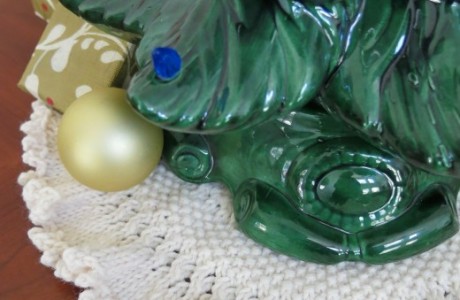knit a tree skirt for a tabletop tree