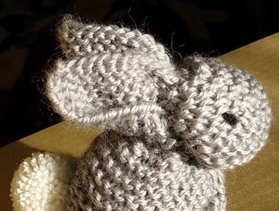 knit bunny from a sqaure