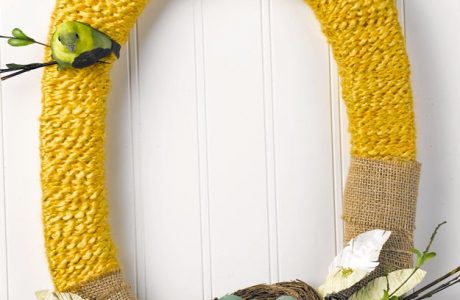 make a spring wreath wrapped in yarn
