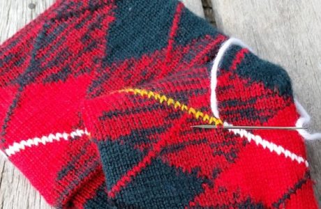 use duplicate stitch to change a color on socks