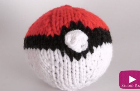 Knit or crochet a Pokeball
