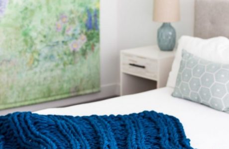 Chunky ribbed arm knit blanket