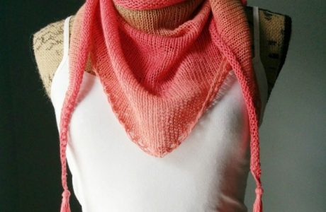 Stitch a simple Stockinette triangle shawl