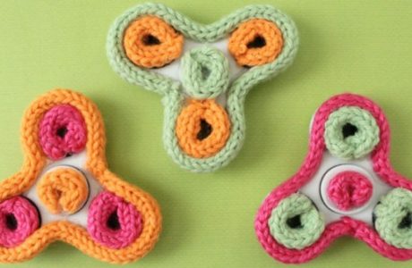 knit embellishments for your fidget spinner