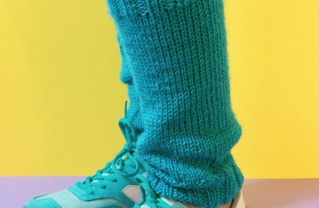 knit classic legwarmers with this simple pattern