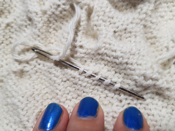 how to weave in ends in knitting