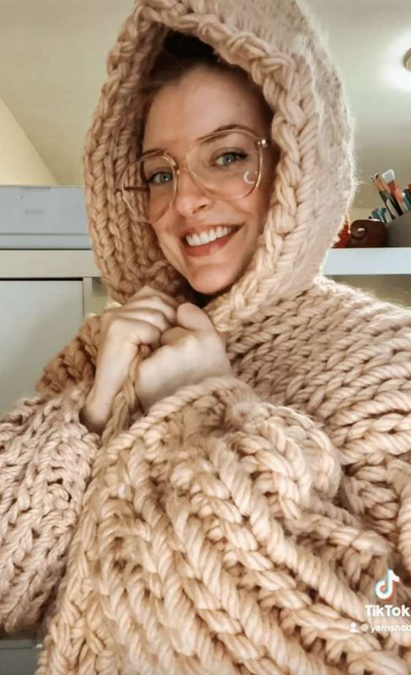 Knit Ariana Grande's Giant Sweater – Knitting